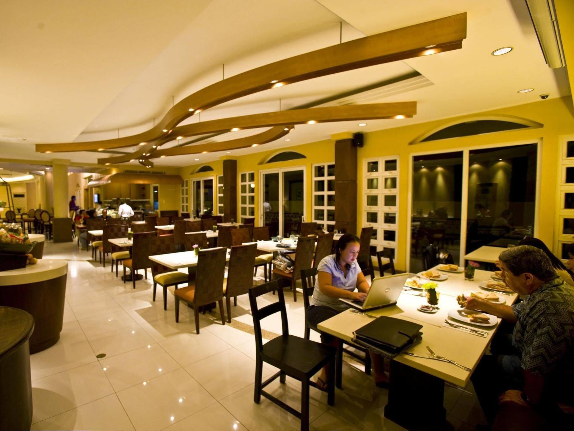 Hotel Venezia Legazpi Exterior photo