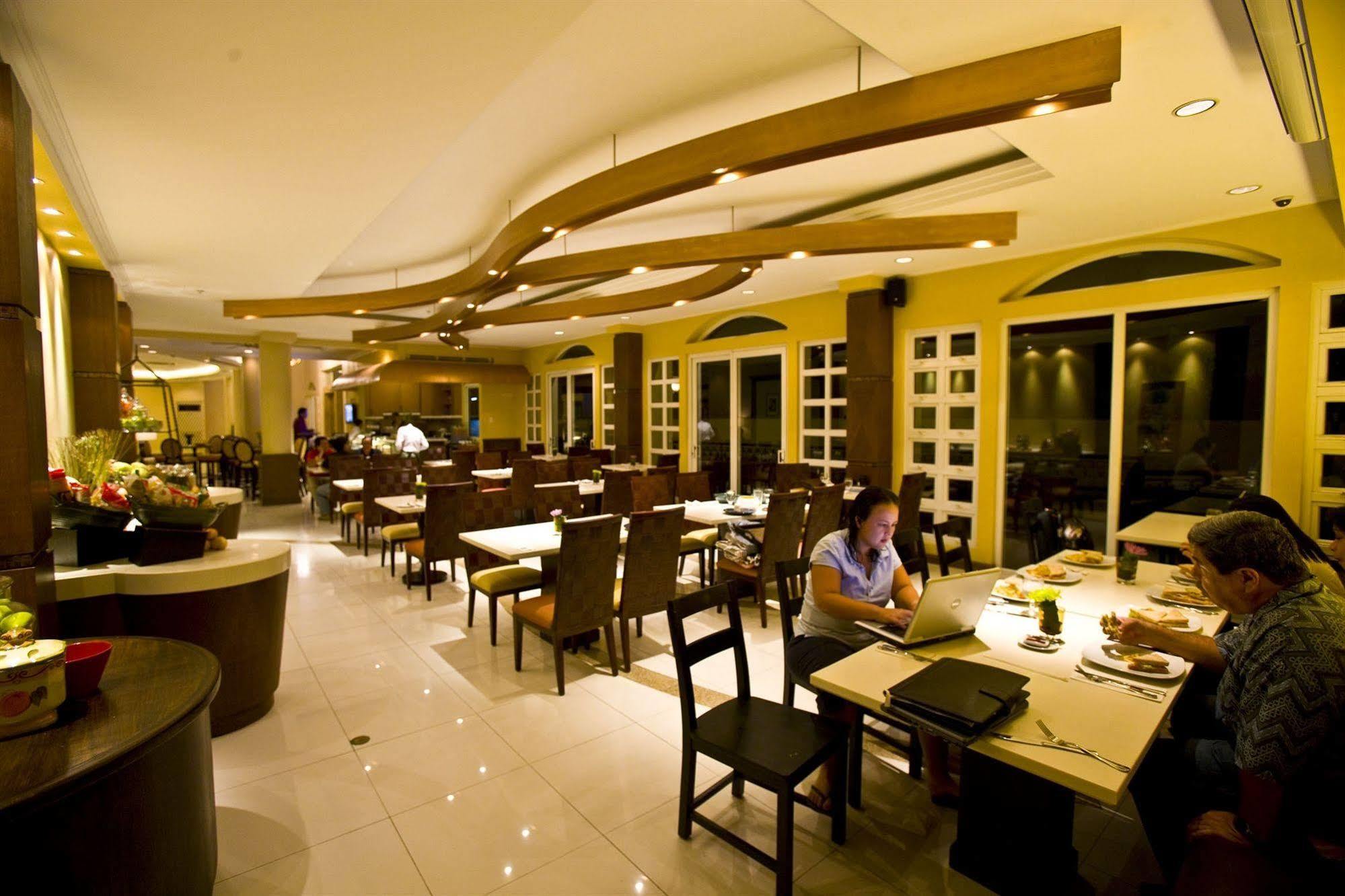 Hotel Venezia Legazpi Exterior photo